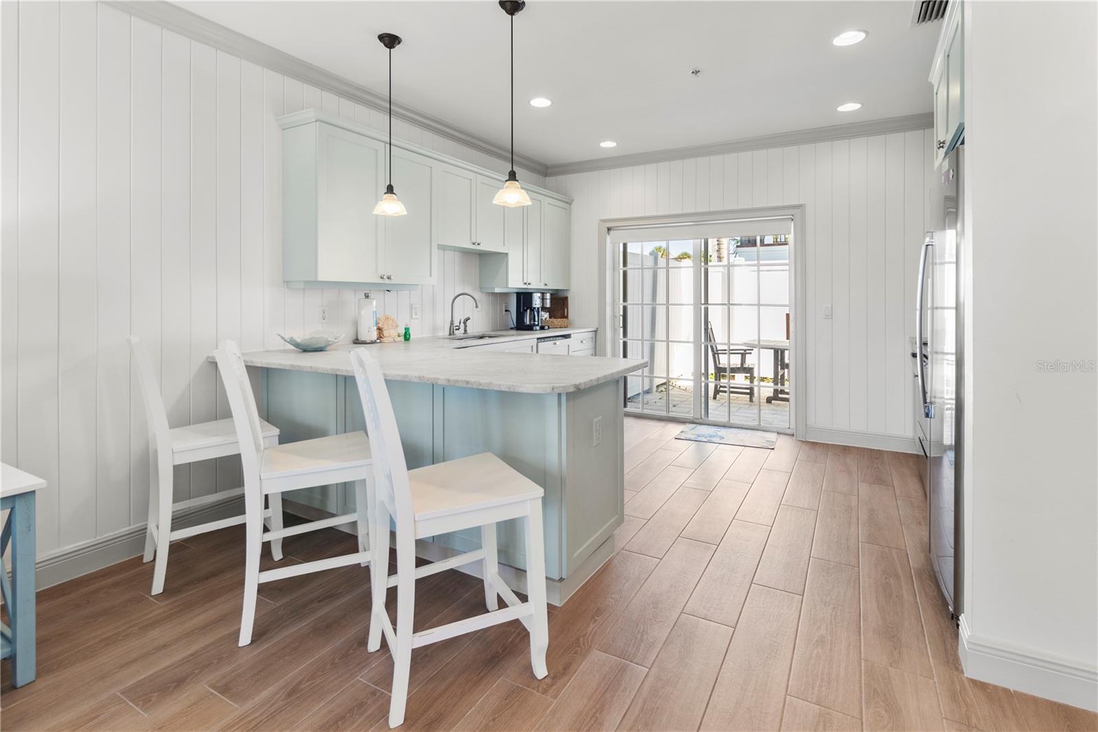 MAINSAIL BEACH INN - Residential