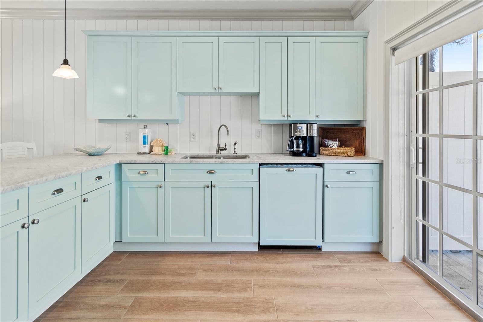 MAINSAIL BEACH INN - Residential