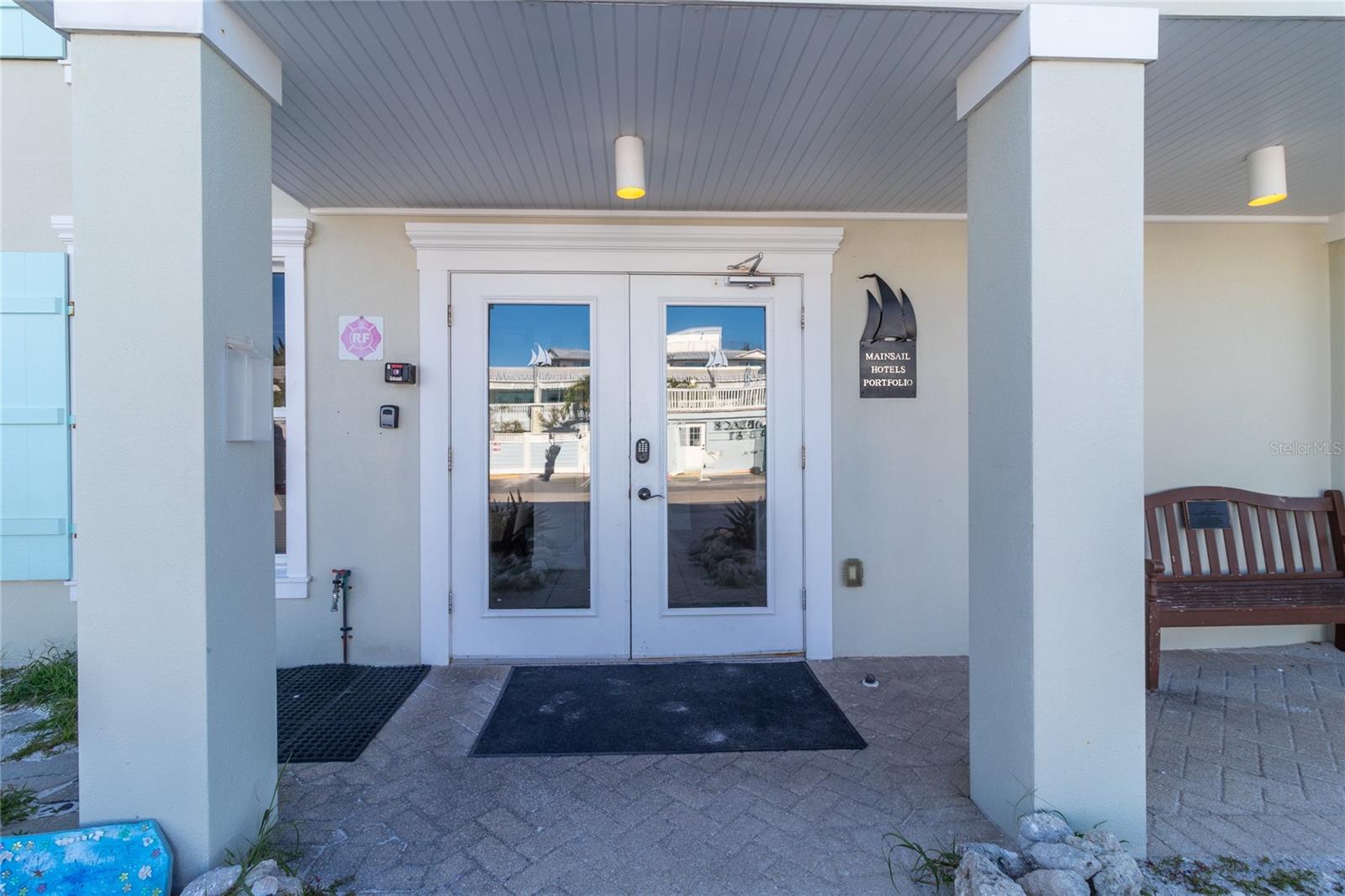 MAINSAIL BEACH INN - Residential