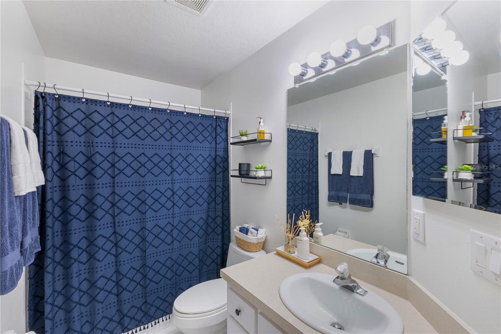 LEXINGTON OAKS VILLAGE 13 UN A & B - Residential