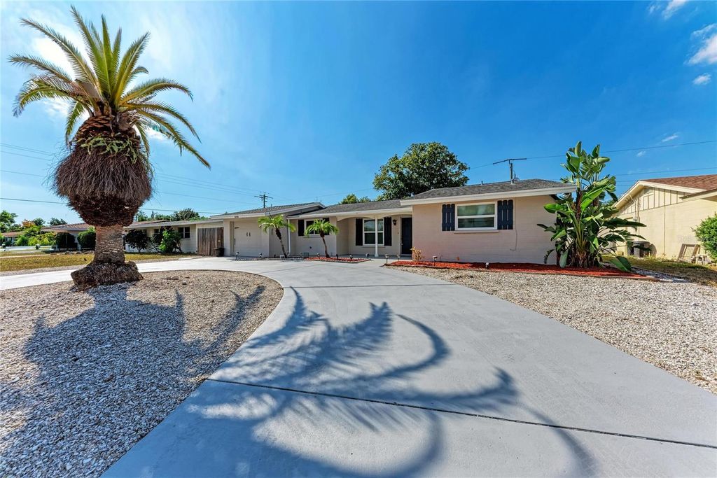 Photo of 6036 Hopkins Drive N, Bradenton, FL 34207 (MLS # A4672482)