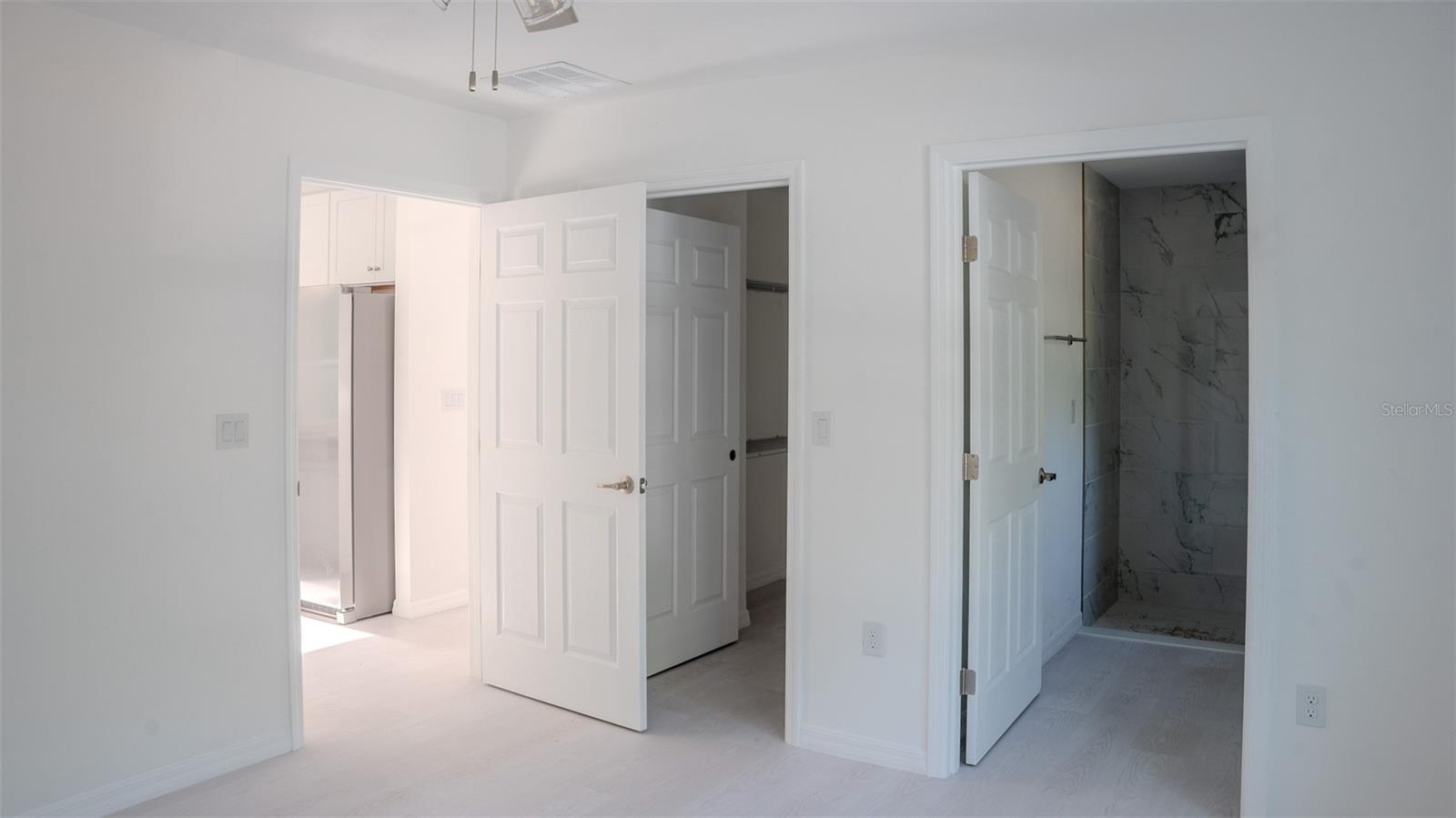 FOUR LAKES COMMUNITY - Residential