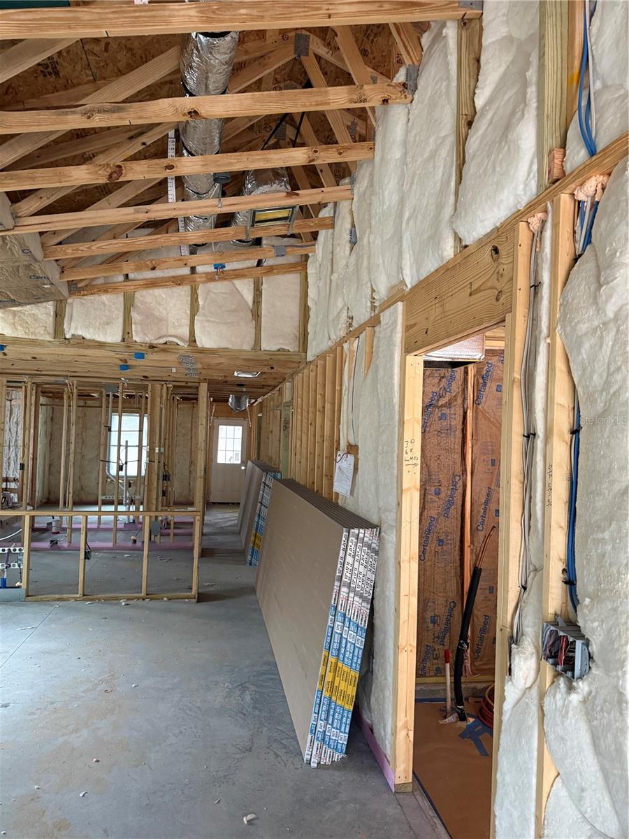 FOUR LAKES COMMUNITY - Residential