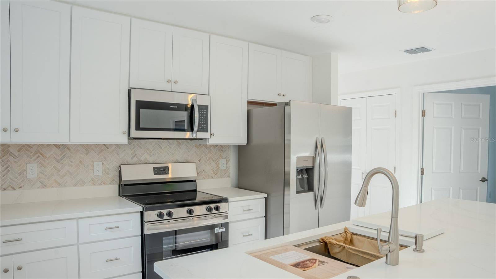 FOUR LAKES COMMUNITY - Residential