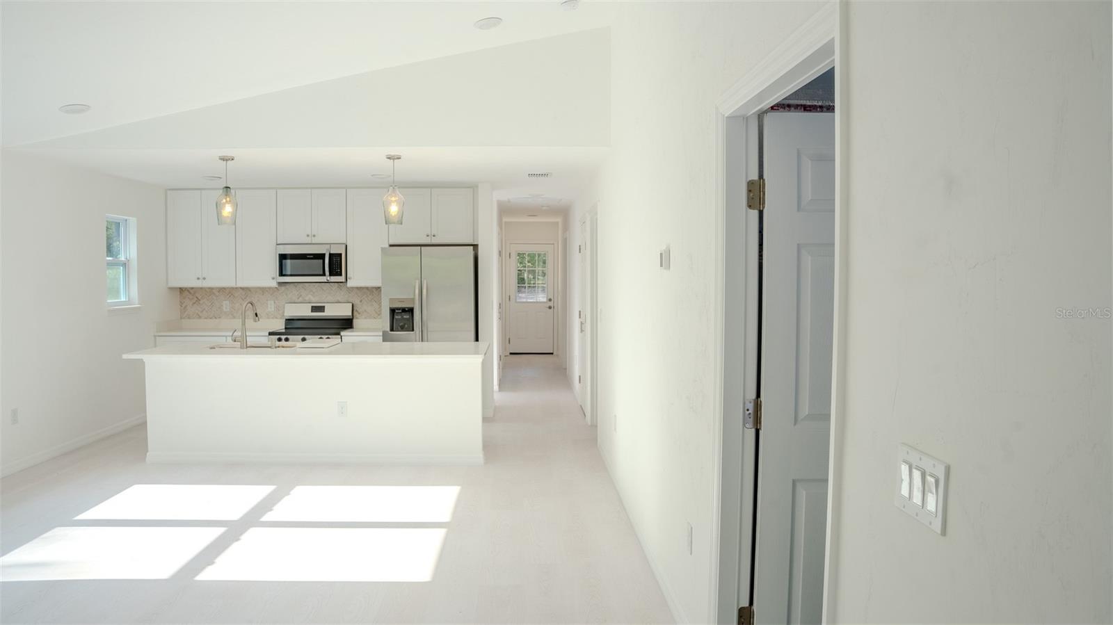 FOUR LAKES COMMUNITY - Residential
