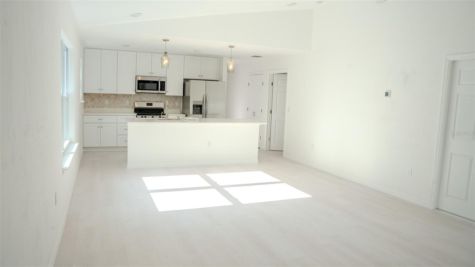 FOUR LAKES COMMUNITY - Residential