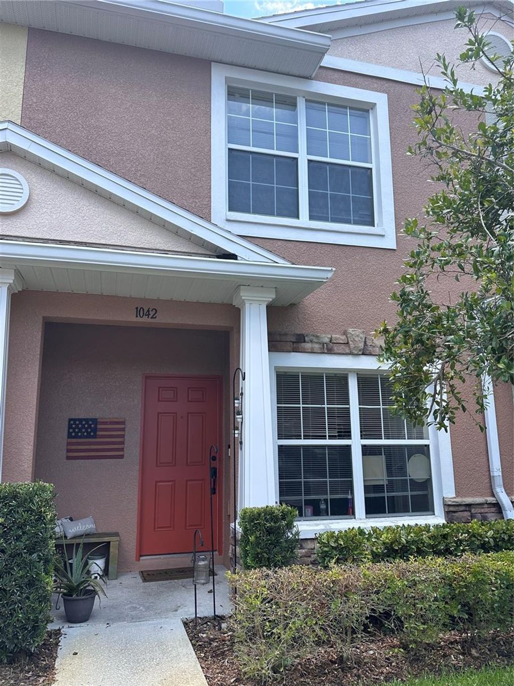 Photo of 1042 Sleepy Oak Drive, Wesley Chapel, FL 33543 (MLS # TB8410488)