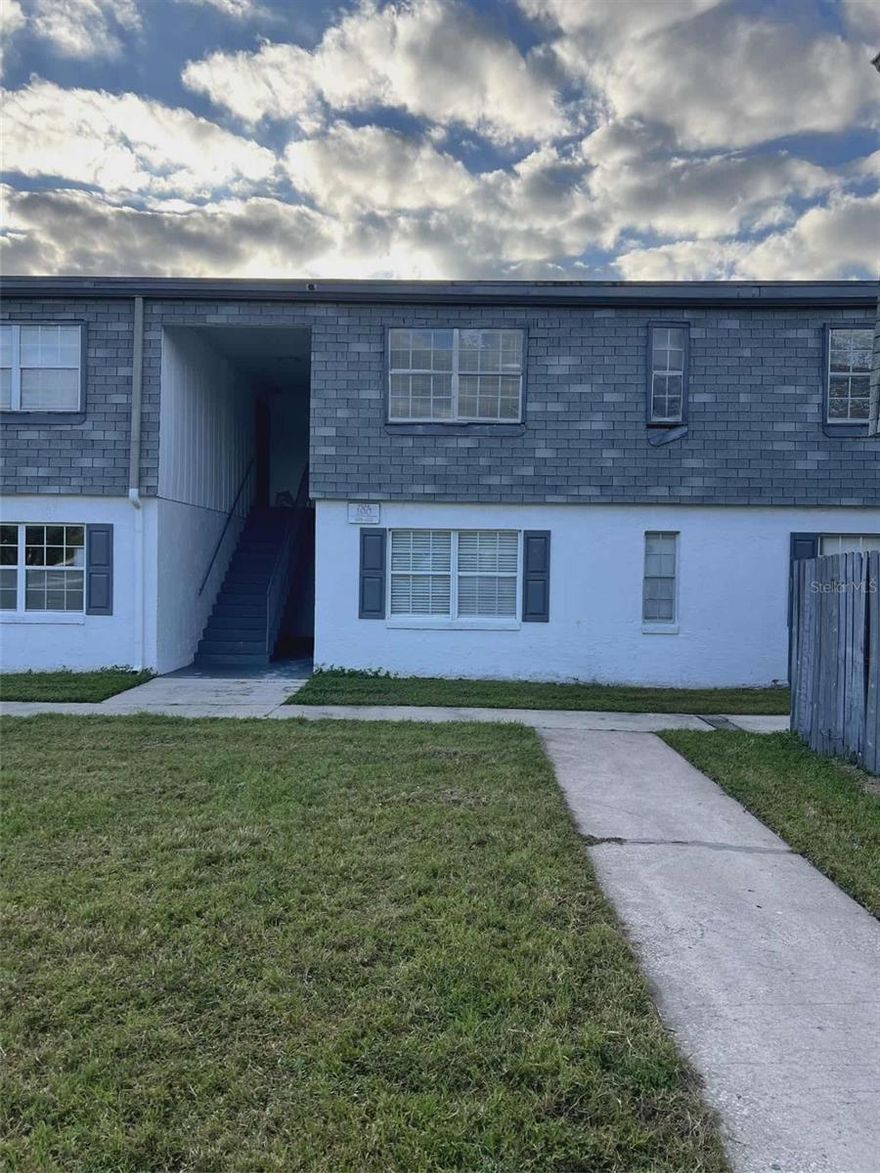 Condo will be available for showings on October 25th and ready for move-in on November 1st.
Currently receiving a fresh coat of paint. This 2-bedroom, 2-bath unit includes washer and dryer hookups.
Rent covers grounds maintenance, water, and sewer. Community features a pool.Conveniently located just minutes from Winter Park Hospital, shopping and dining areas, the airport, UCF, Baldwin Park, and Downtown Winter Park.
One small pet allowed. No smoking permitted. Tenant insurance required.
Apply here https://apply.link/6360nj