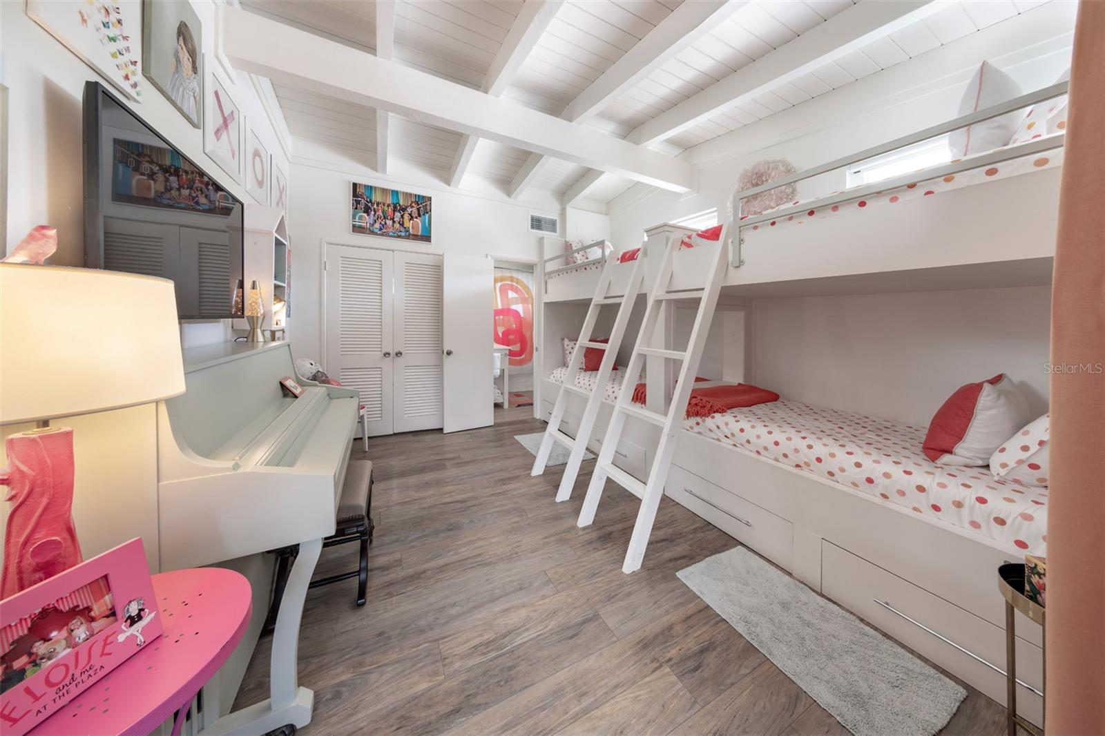 SICILIAN SHORES - Residential