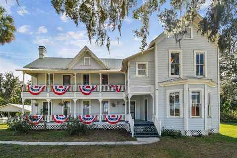 A home in PLANT CITY