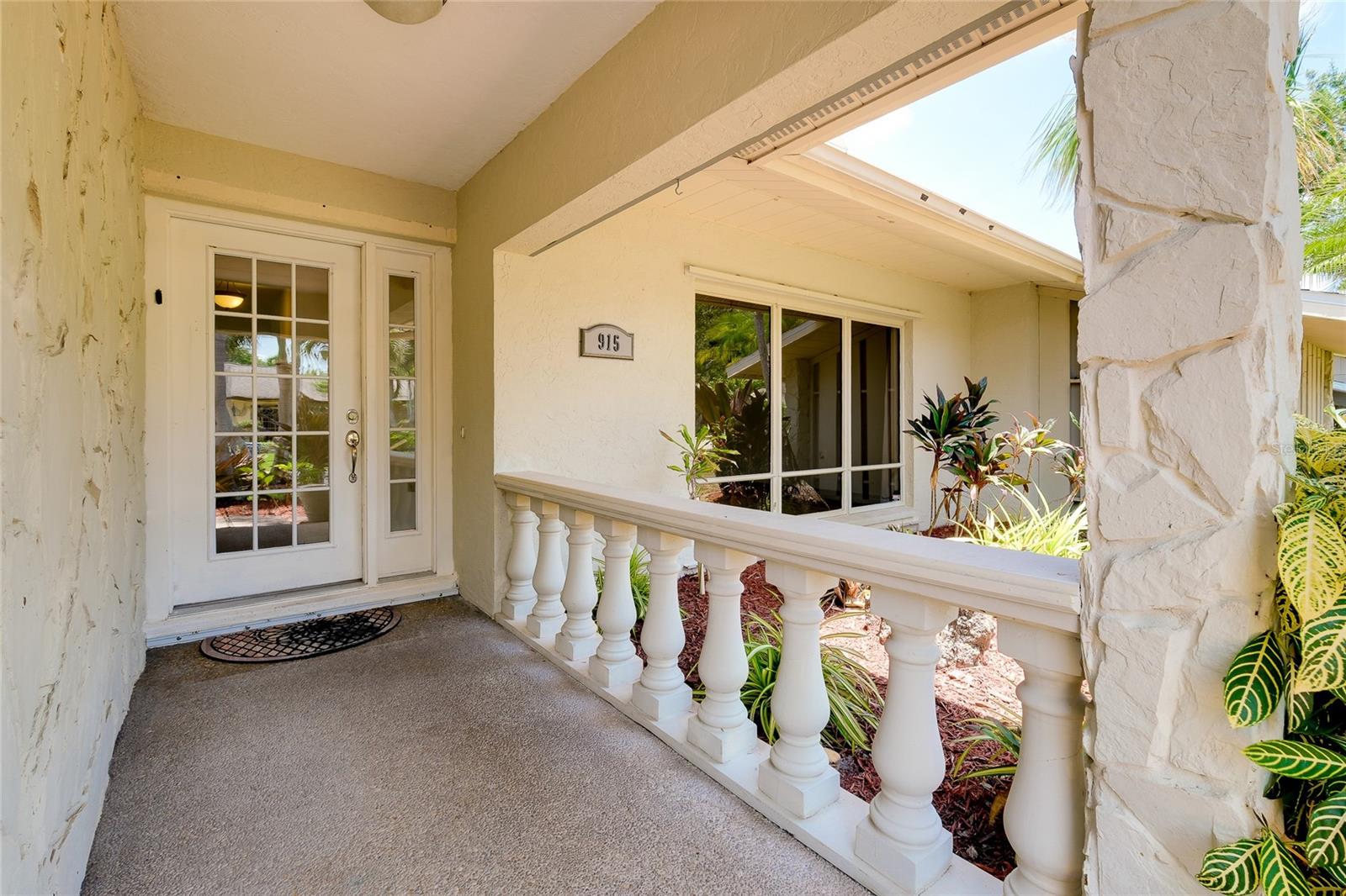 915 S DORAL LANE