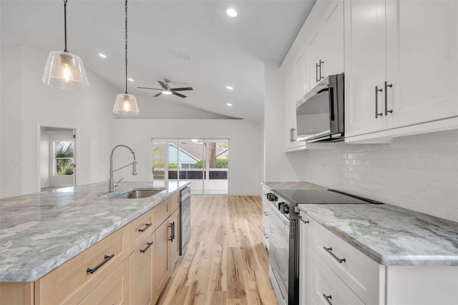 CLERMONT DEVONSHIRE AT KINGS RIDGE - Residential