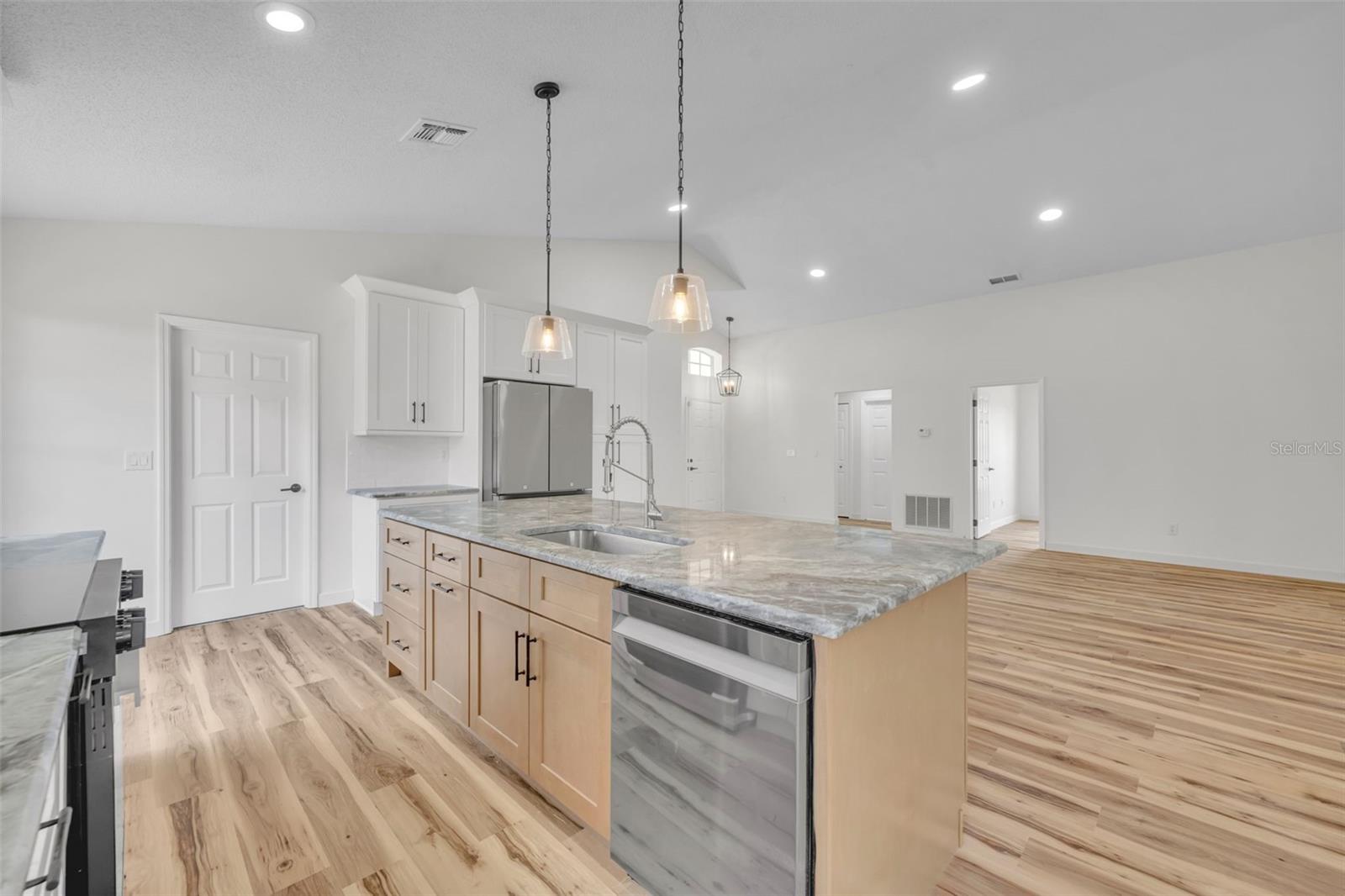 CLERMONT DEVONSHIRE AT KINGS RIDGE - Residential