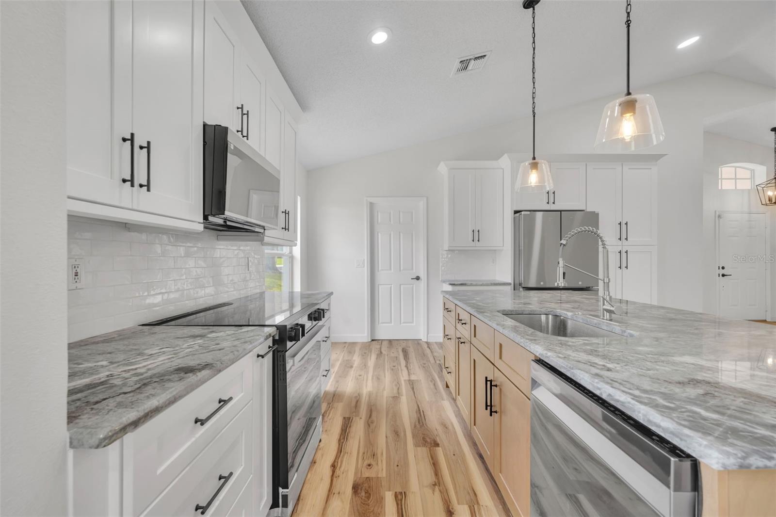 CLERMONT DEVONSHIRE AT KINGS RIDGE - Residential