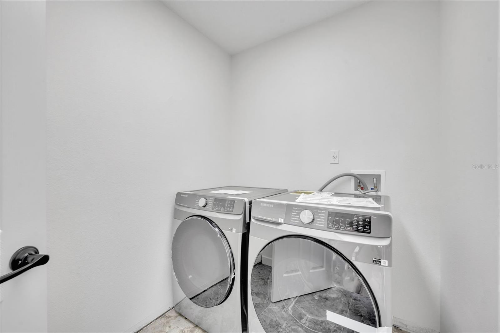 CLERMONT DEVONSHIRE AT KINGS RIDGE - Residential