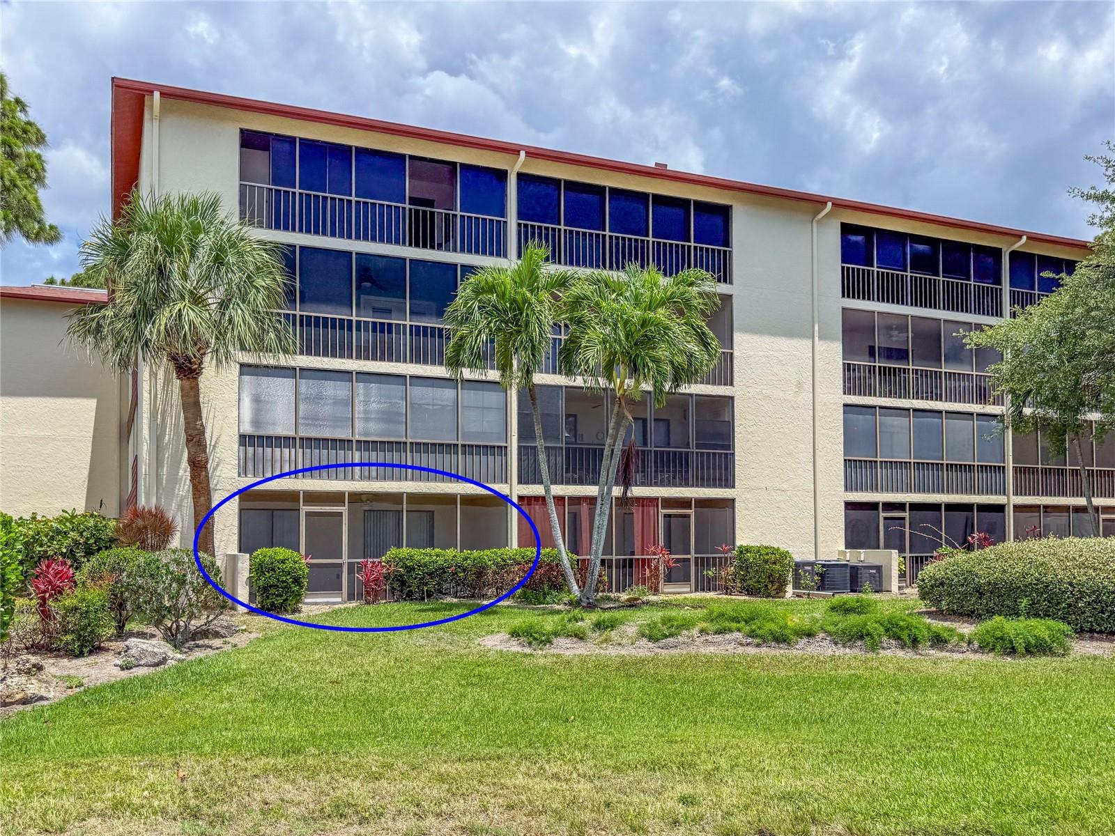 This great condo is in great condition, a ground floor unit with a split floor plan. Carport parking space, close to shopping and restaurants. And a few minutes to the beaches of Anna Maria Island. Ready to move in. A perfect Florida retreater use as an investment property.
