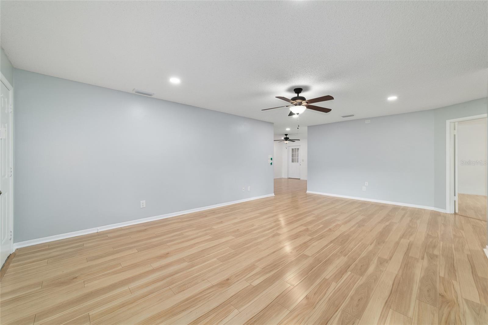 ON TOP OF THE WORLD - Residential