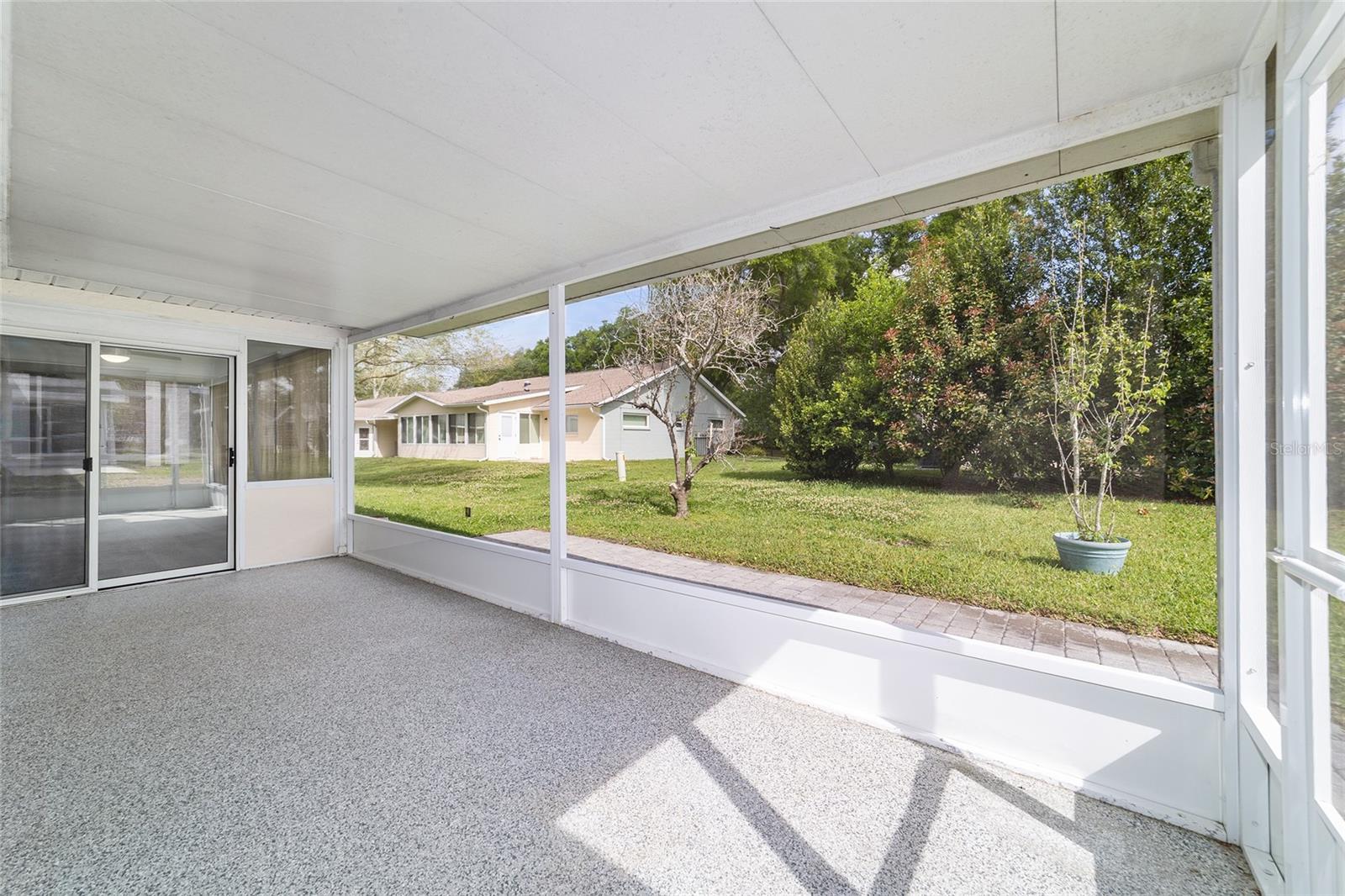 ON TOP OF THE WORLD - Residential