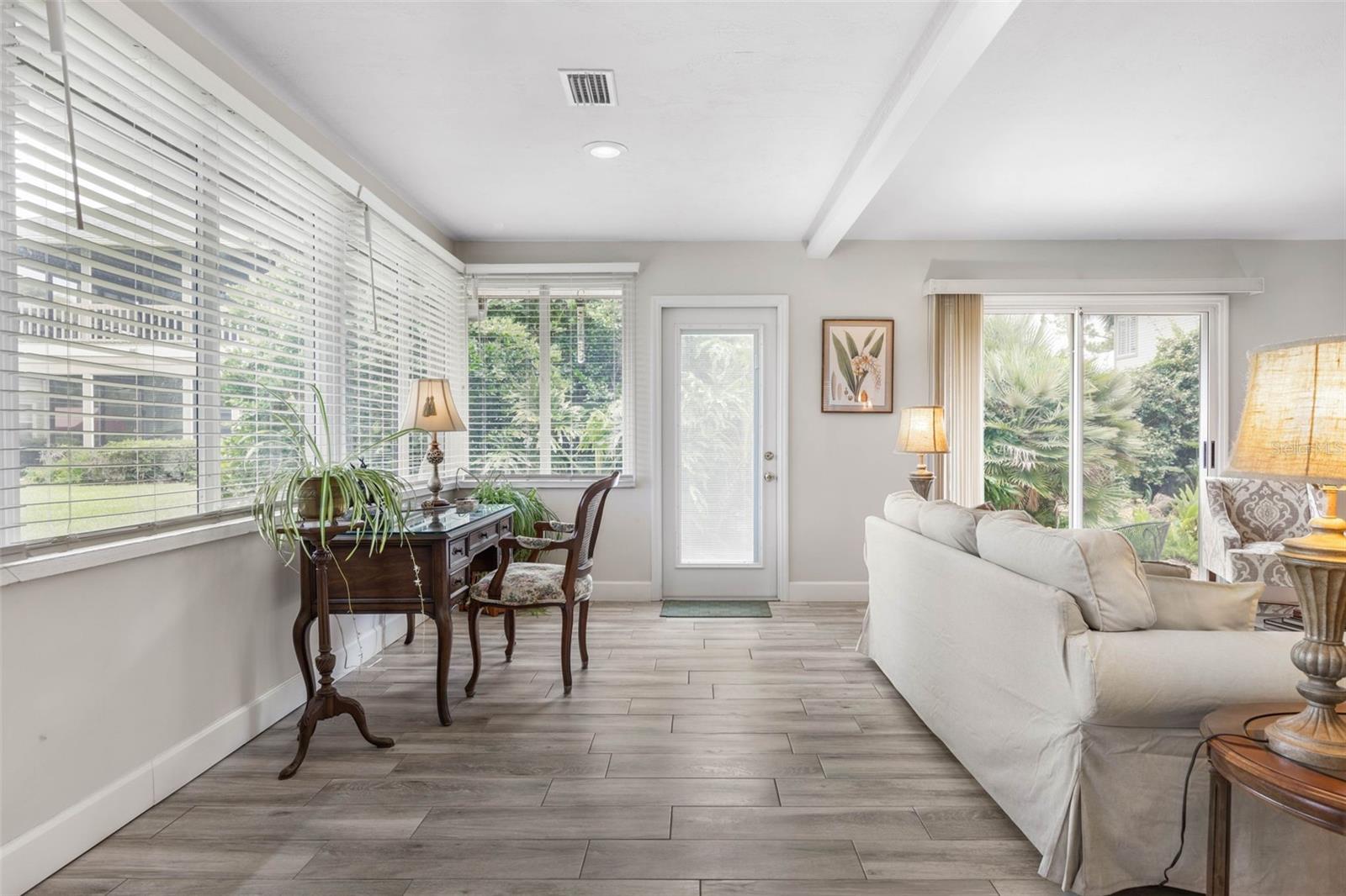 PLANTATION BAY SUB - Residential Lease