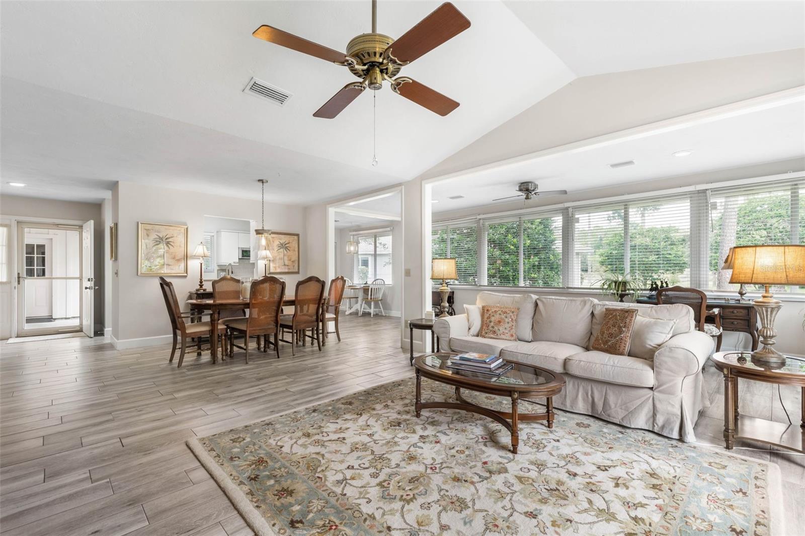 PLANTATION BAY SUB - Residential Lease