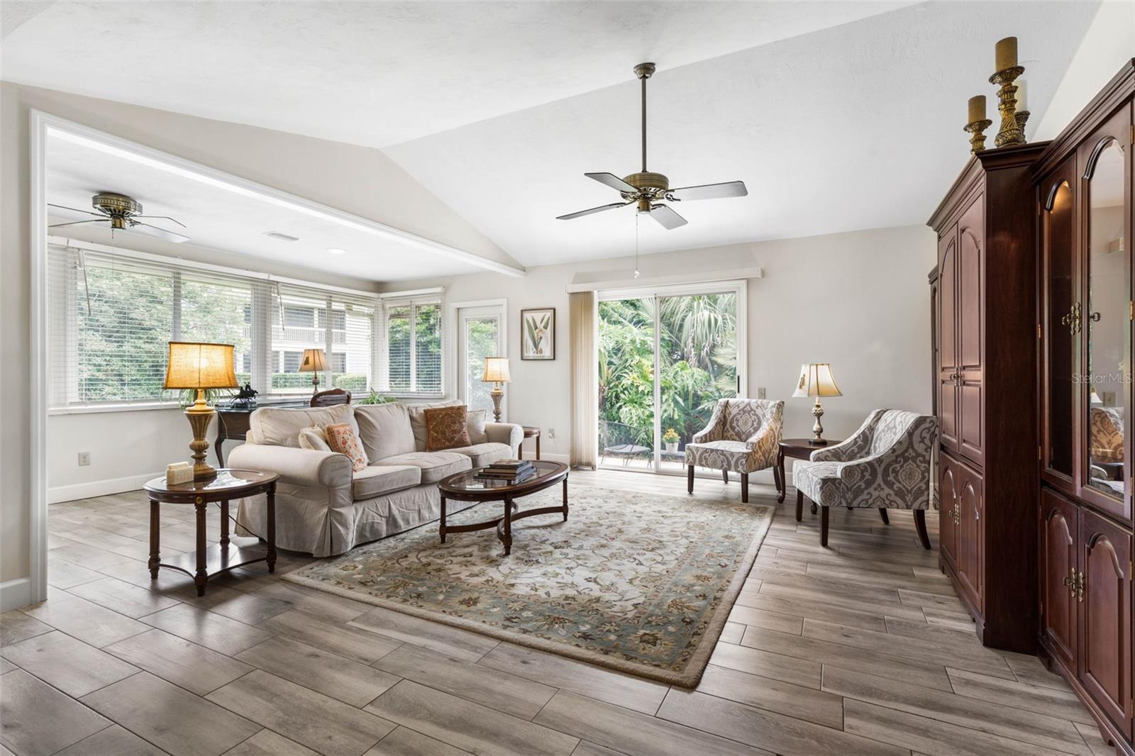 PLANTATION BAY SUB - Residential Lease