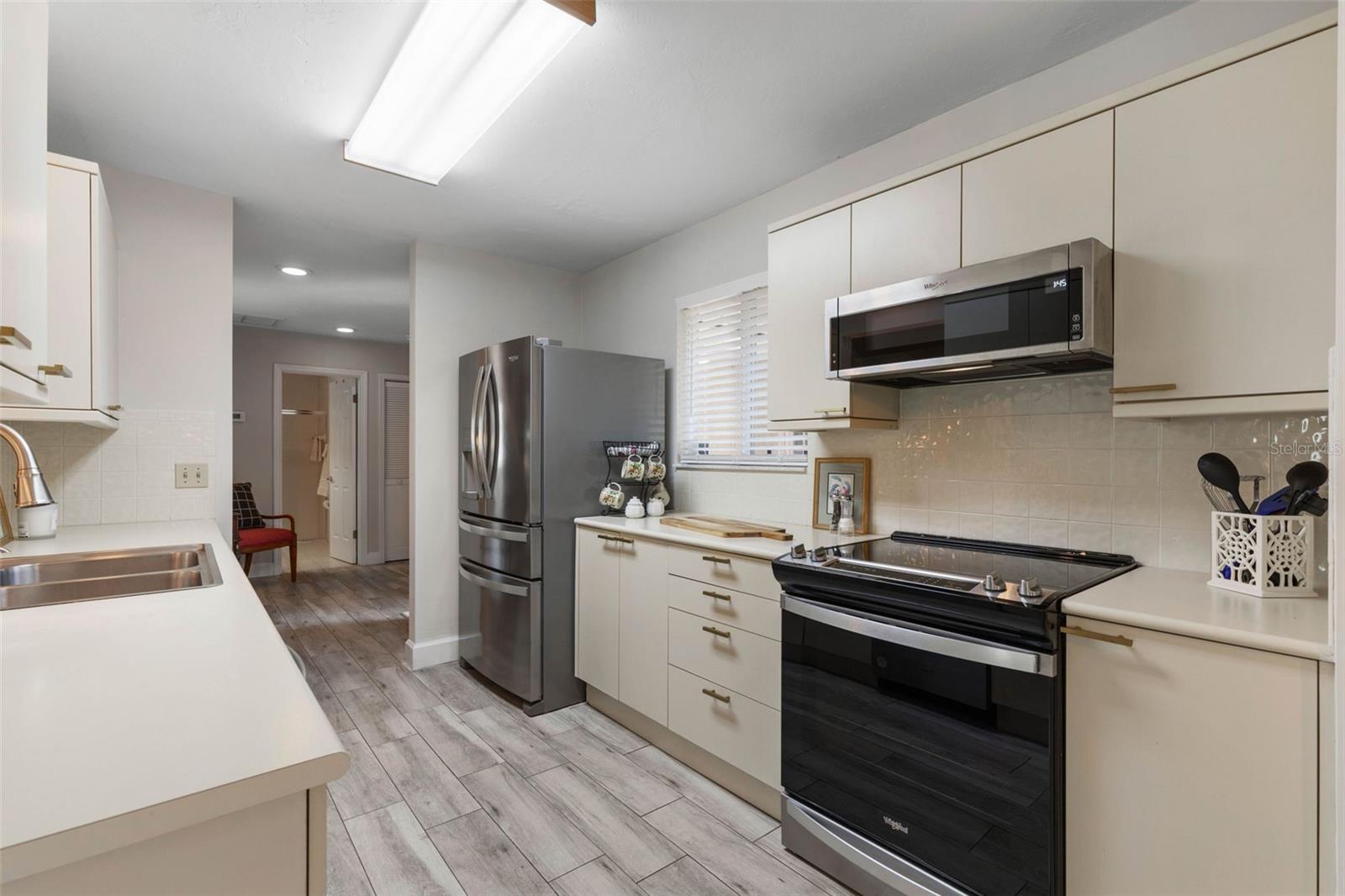 PLANTATION BAY SUB - Residential Lease