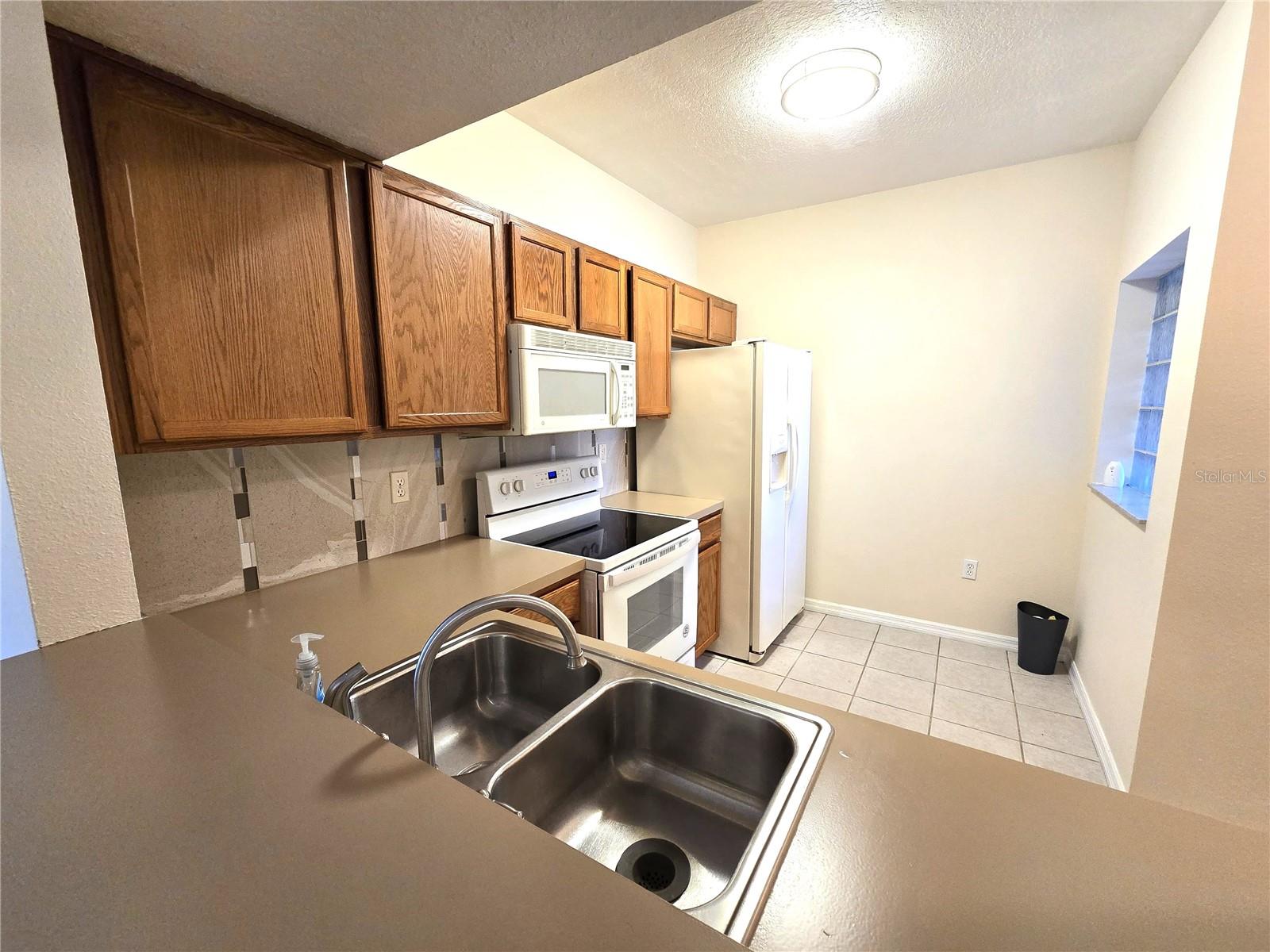 VILLAGES OF BLOOMINGDALE CONDO 10 - Residential Lease