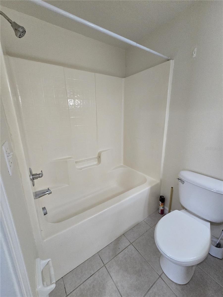 VILLAGES OF BLOOMINGDALE CONDO 10 - Residential Lease