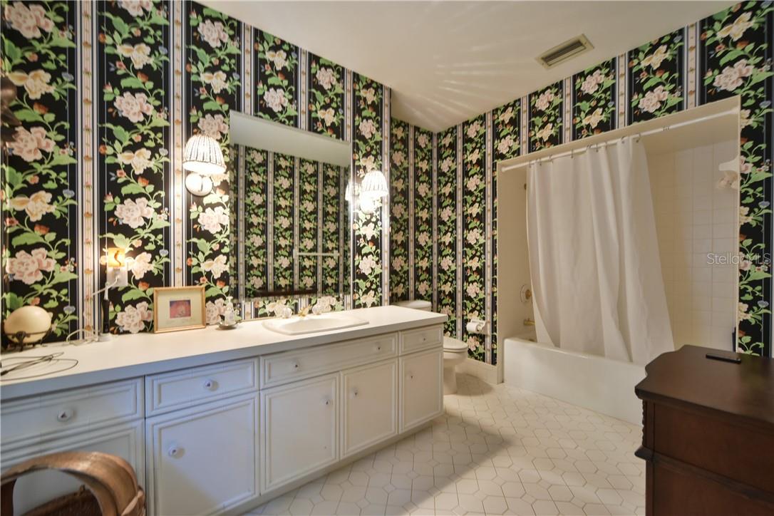 PINE CREST/SILVER SPRINGS - Commercial Sale