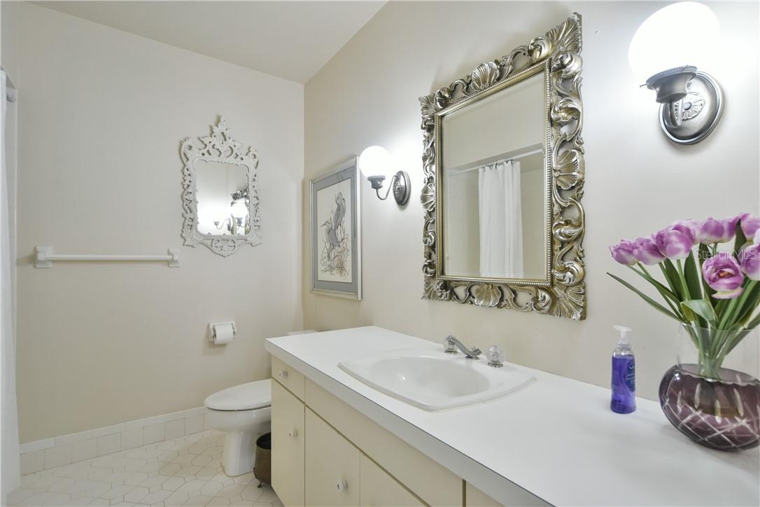 PINE CREST/SILVER SPRINGS - Commercial Sale