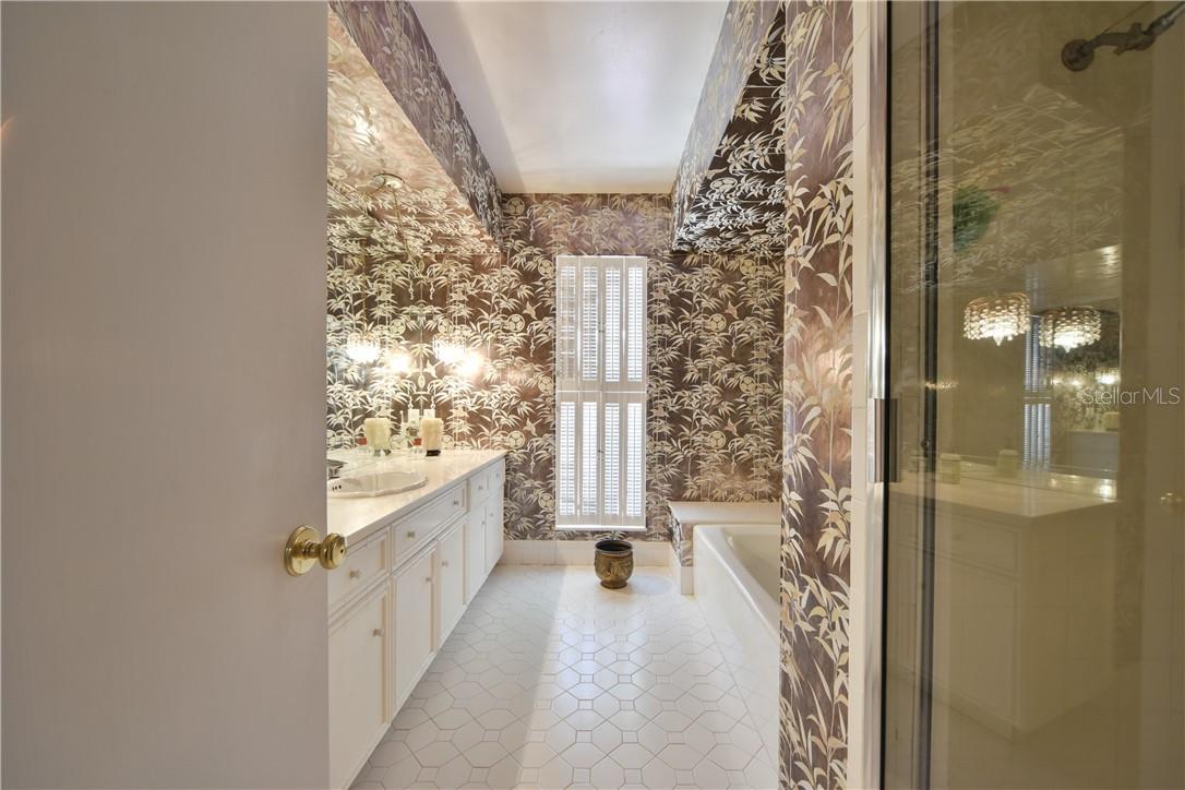 PINE CREST/SILVER SPRINGS - Commercial Sale