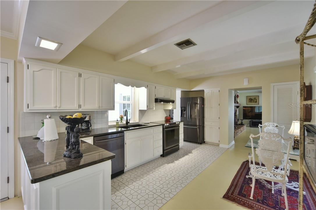 PINE CREST/SILVER SPRINGS - Commercial Sale