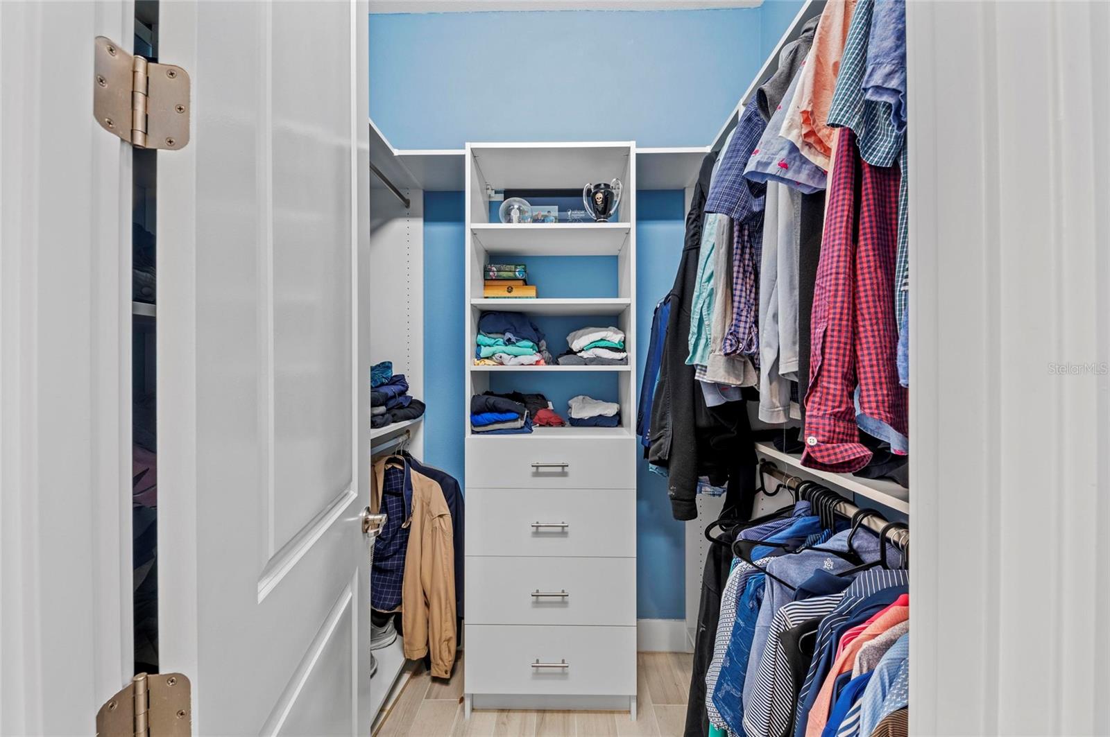 LAKEHOUSE COVE AT WATERSIDE - Residential