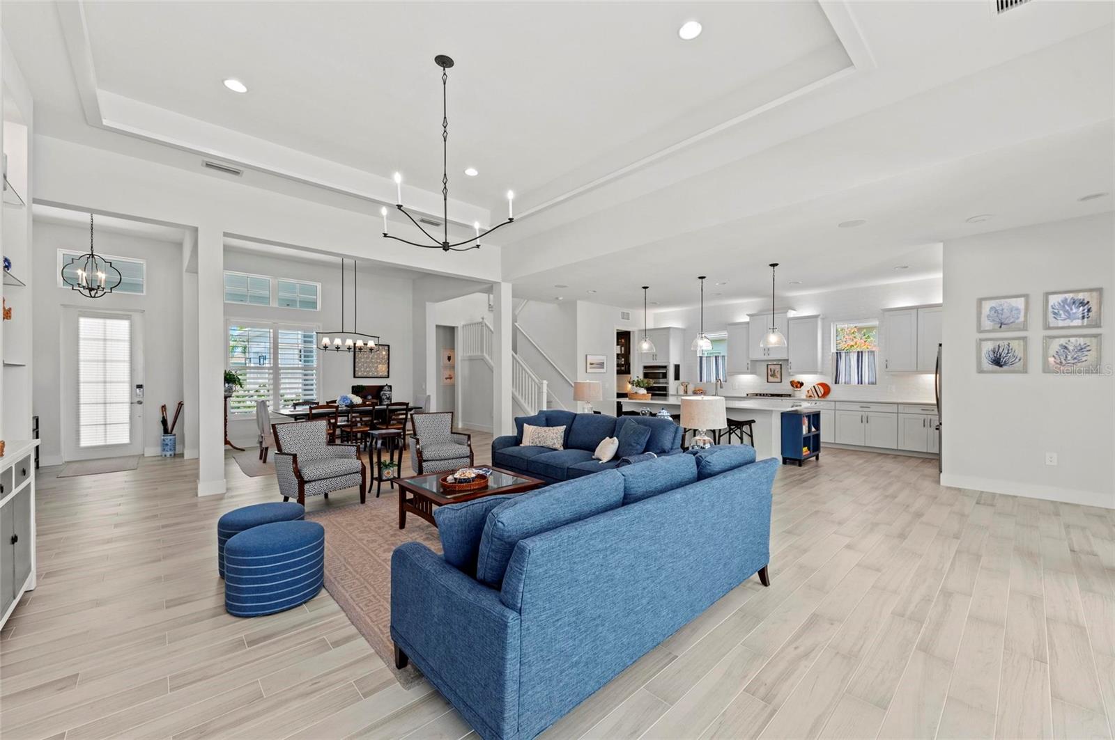 LAKEHOUSE COVE AT WATERSIDE - Residential