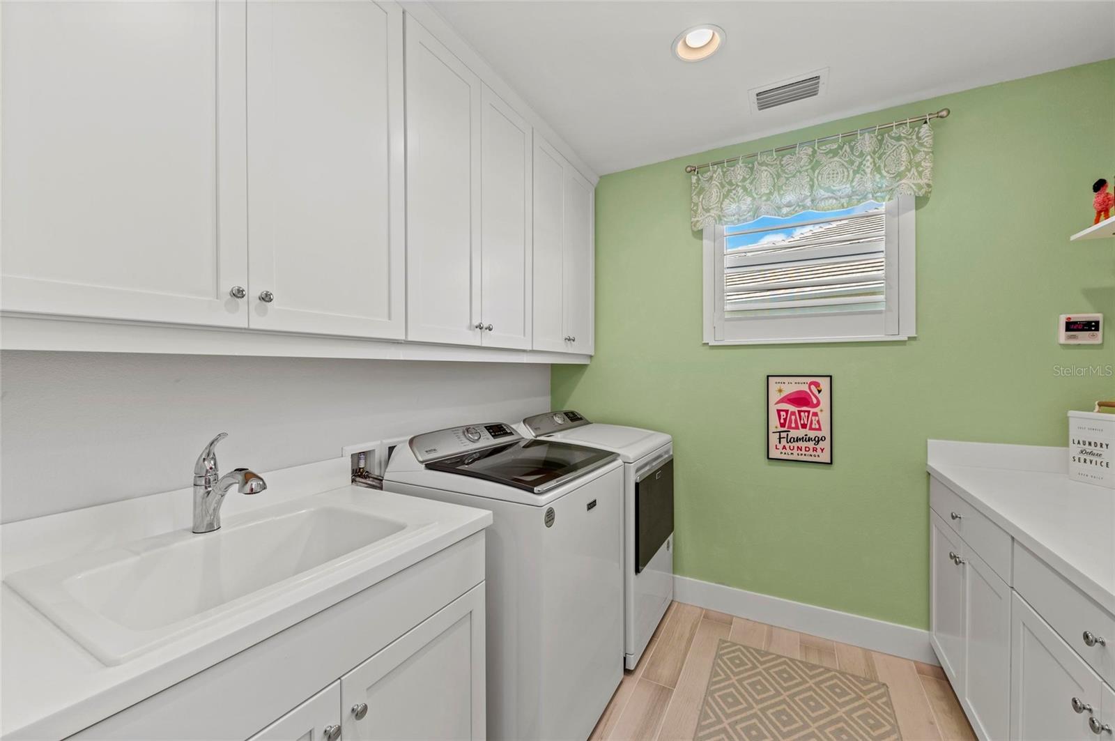 LAKEHOUSE COVE AT WATERSIDE - Residential