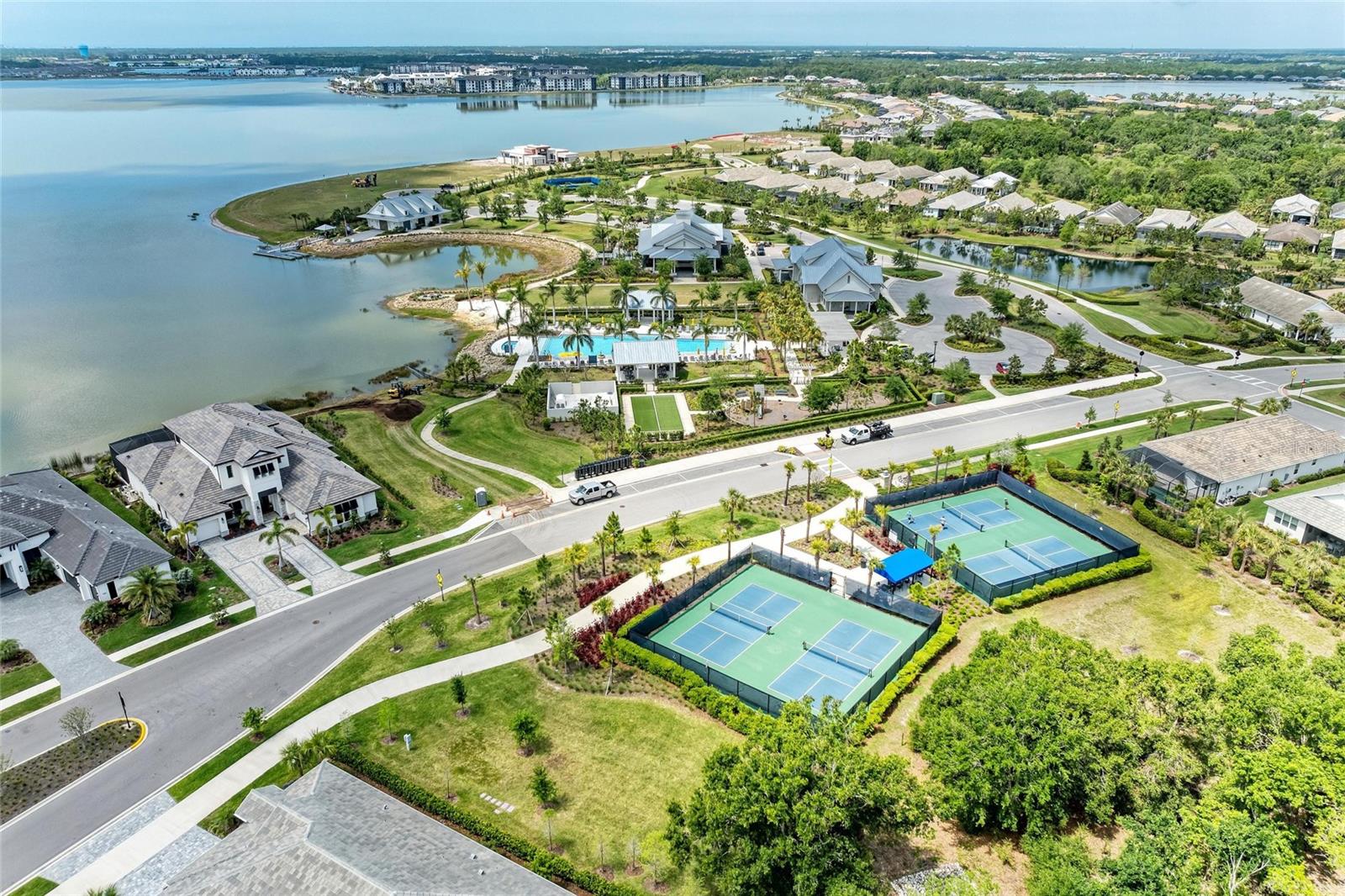 LAKEHOUSE COVE AT WATERSIDE - Residential