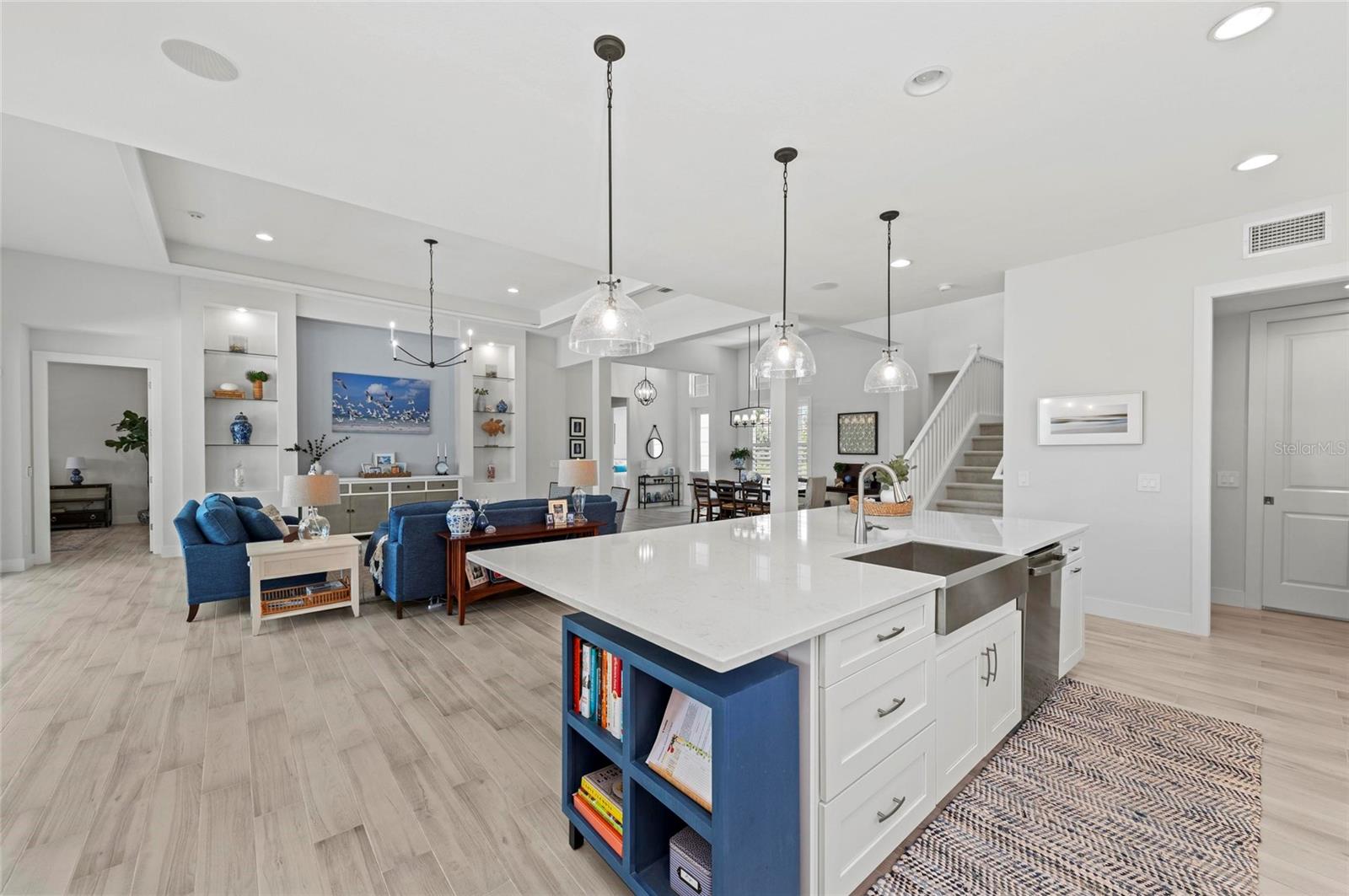 LAKEHOUSE COVE AT WATERSIDE - Residential