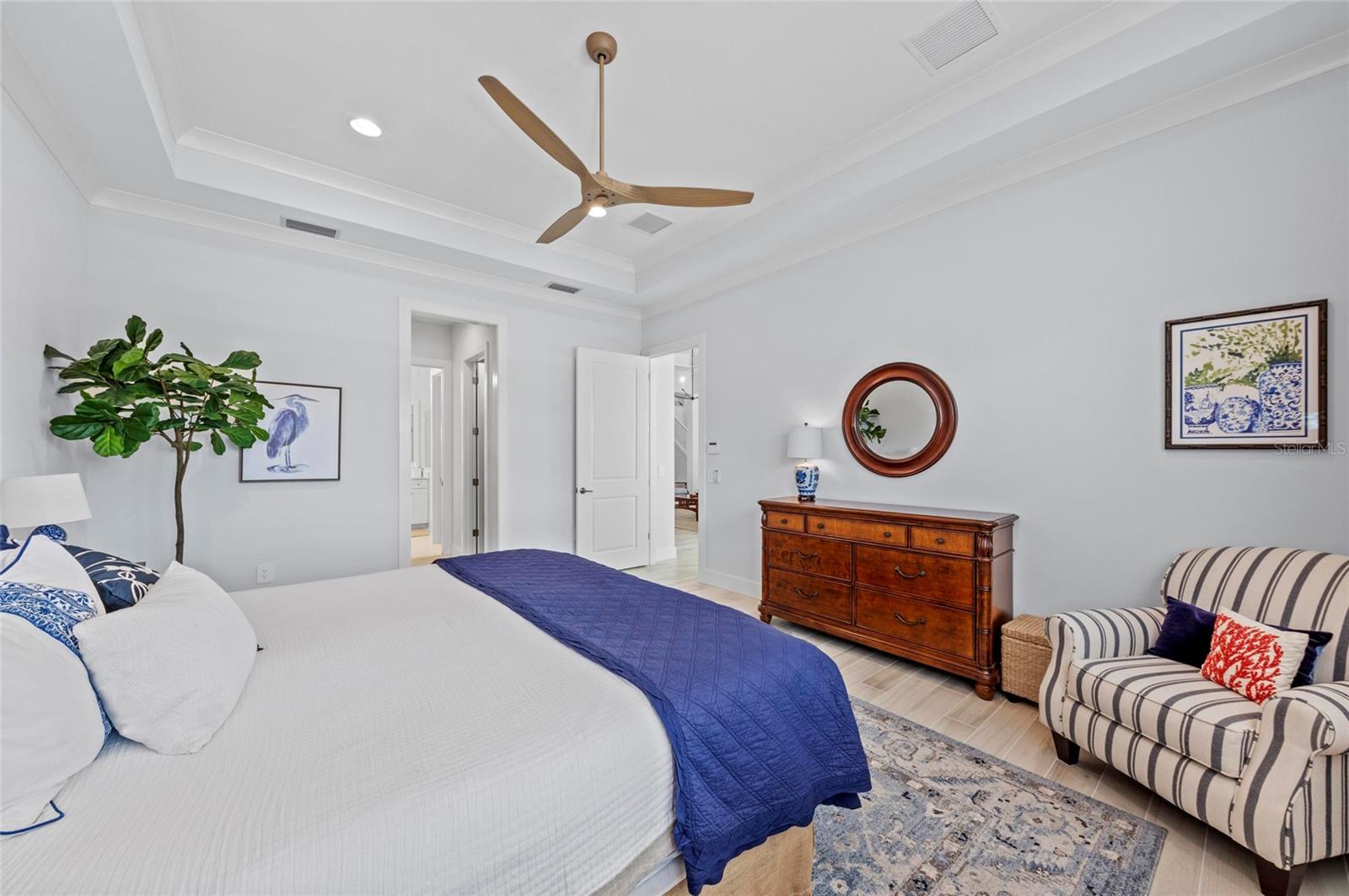 LAKEHOUSE COVE AT WATERSIDE - Residential