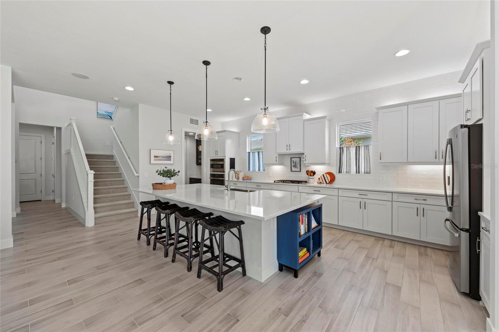 LAKEHOUSE COVE AT WATERSIDE - Residential