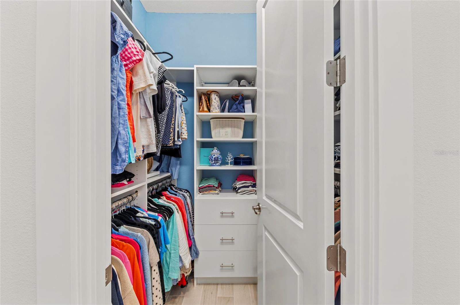 LAKEHOUSE COVE AT WATERSIDE - Residential