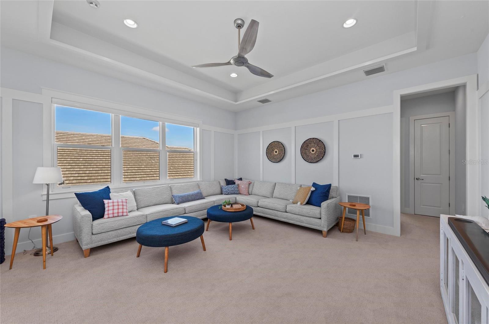 LAKEHOUSE COVE AT WATERSIDE - Residential