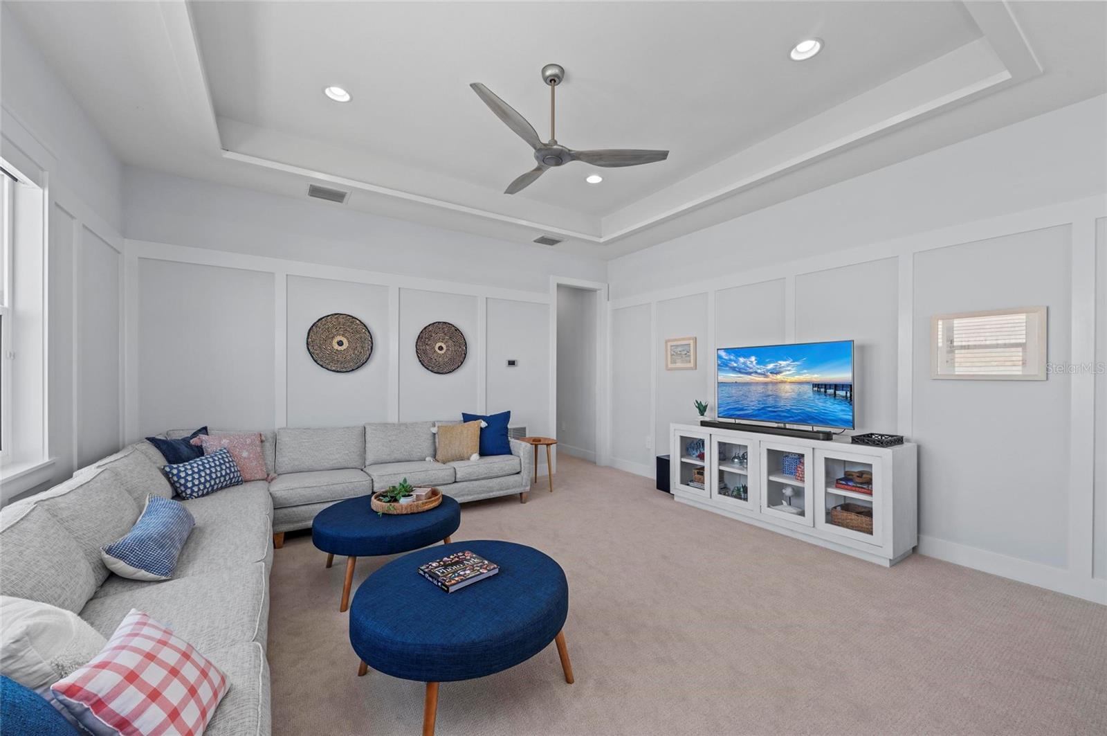 LAKEHOUSE COVE AT WATERSIDE - Residential