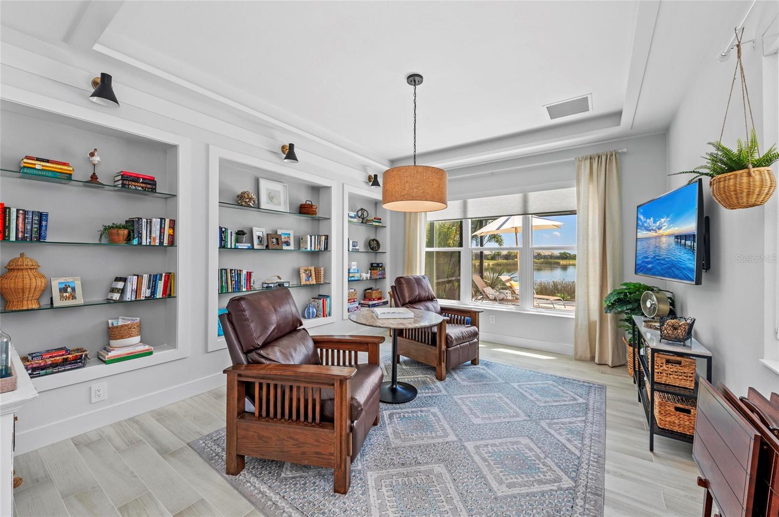 LAKEHOUSE COVE AT WATERSIDE - Residential