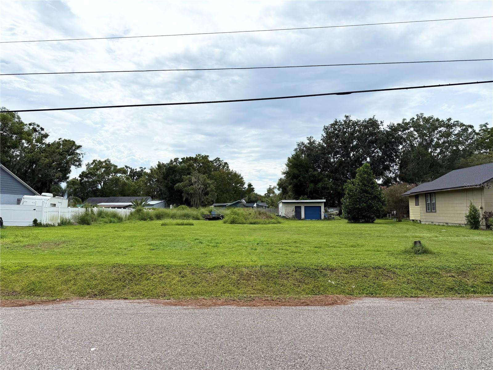 Clear and large lot available for sale! Well maintained and ready for a new buyer! Want to build your future home in Orlando? Or want to build a house that you can rent out and make passive income? Close to Semoran Blvd and East Colonial Drive, this location is in close proximity to Baldwin Park, Downtown Orlando, Full Sail University, Barry University of Law, University of Central Florida, Waterford Lakes Plaza, Orlando International Airport, and more! Across the street is already another large home being built. This is a great opportunity you do not want to miss!