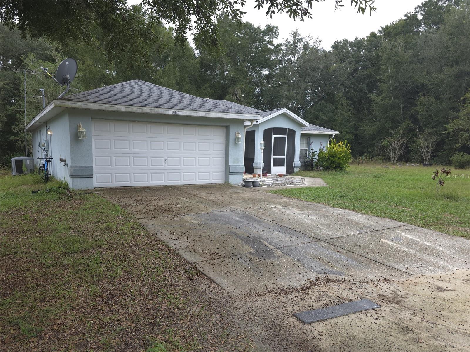 Short Sale. Quick Bank Response/Approval!
Opportunity awaits in this 3-bedroom, 2-bath, 1690sqft., home on almost a half-acre located in the quiet Rolling Ranch Estates community of Dunnellon. This home has a functional split-bedroom layout with features that include vaulted ceilings, an open living and dining area, and a kitchen with breakfast bar seating and stainless-steel appliances. The primary suite offers dual walk-in closets, a soaking tub, and a tiled walk-in shower.
Natural light fills the interior through multiple solar tubes, and the newer roof (installed 2021) provides peace of mind for future improvements. The home sits on a generous lot with plenty of space to create outdoor living areas or landscaping to your taste.
Conveniently located near Rainbow Springs State Park, downtown Dunnellon, and within an easy drive of Ocala’s World Equestrian Center, this property combines small-town living with access to major amenities.
Property is being sold AS IS with great potential for renovation or investment.. All offers subject to third-party lender approval.
