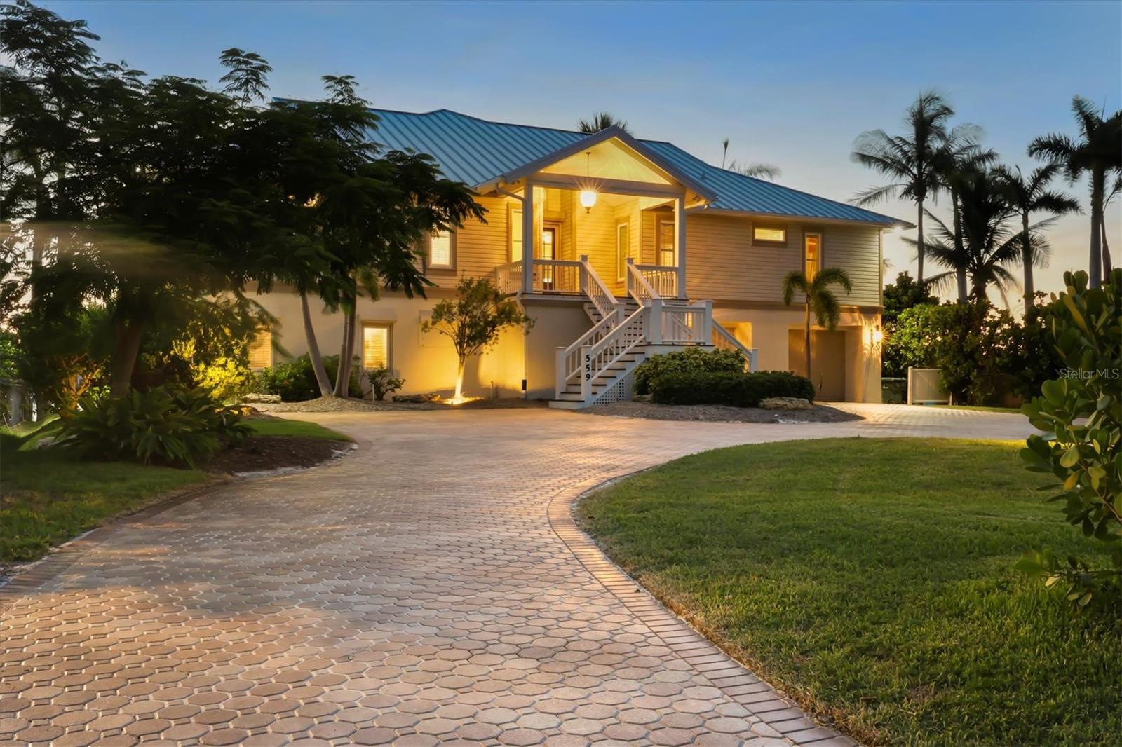 559 BOB HOPE DRIVE