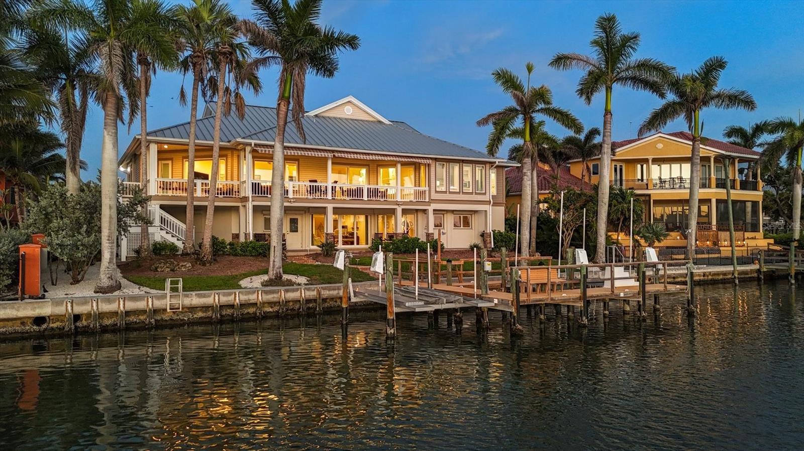 559 BOB HOPE DRIVE