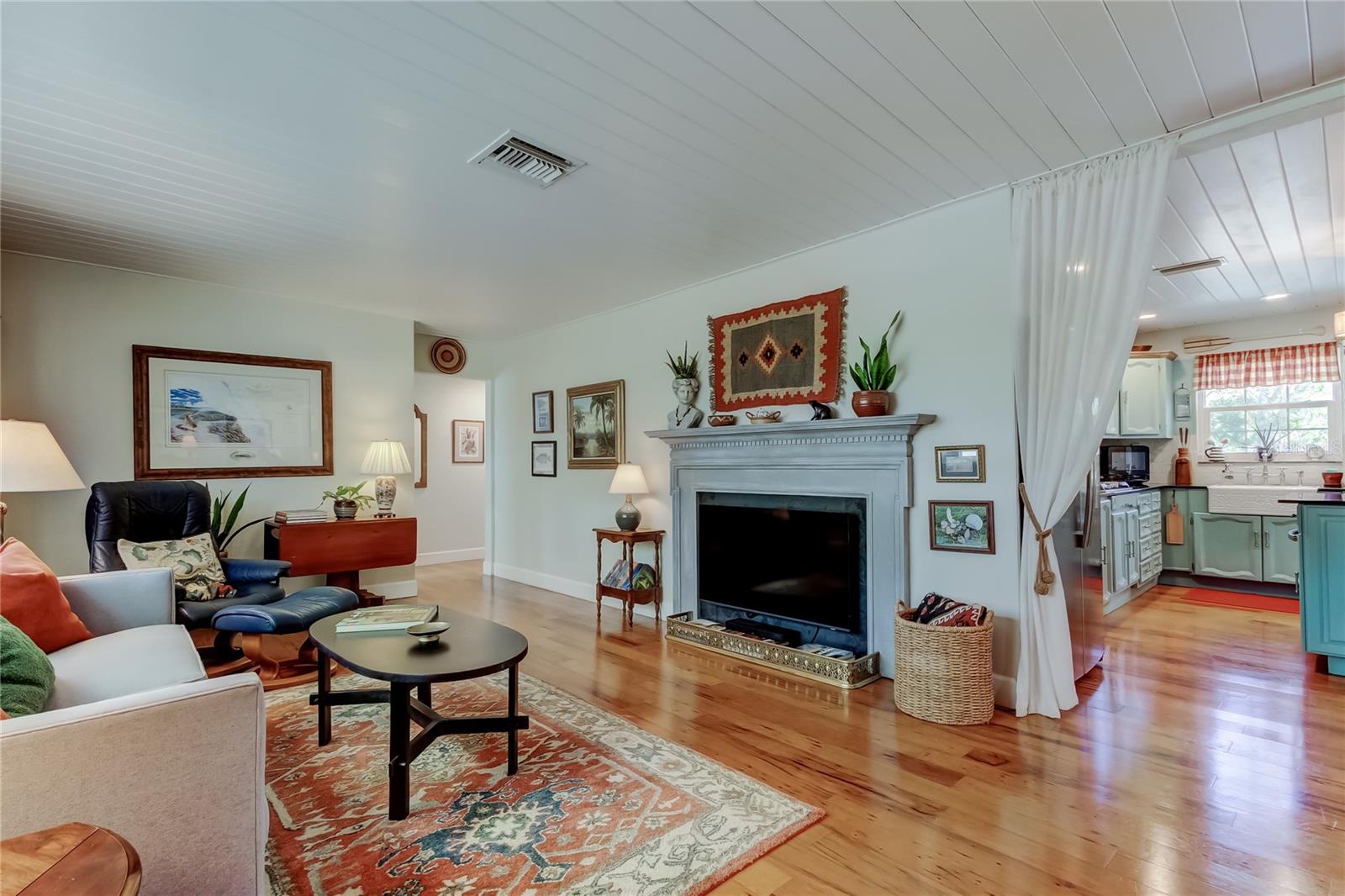 400 MIRA VISTA DRIVE