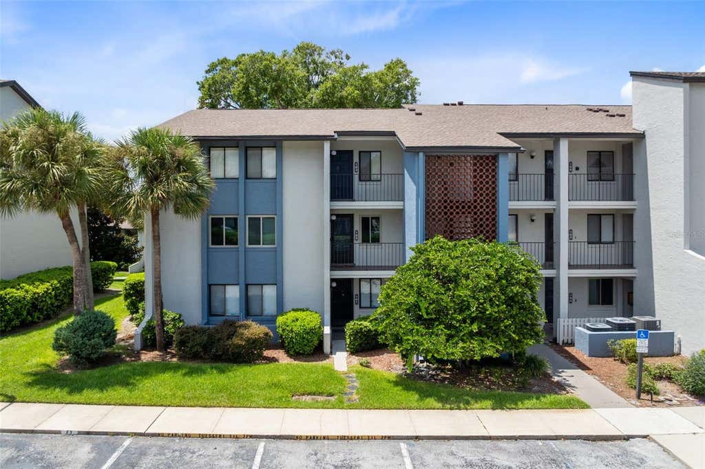 Photo of 11 Escondido Circle #102, Altamonte Springs, FL 32701 (MLS # O6434719)