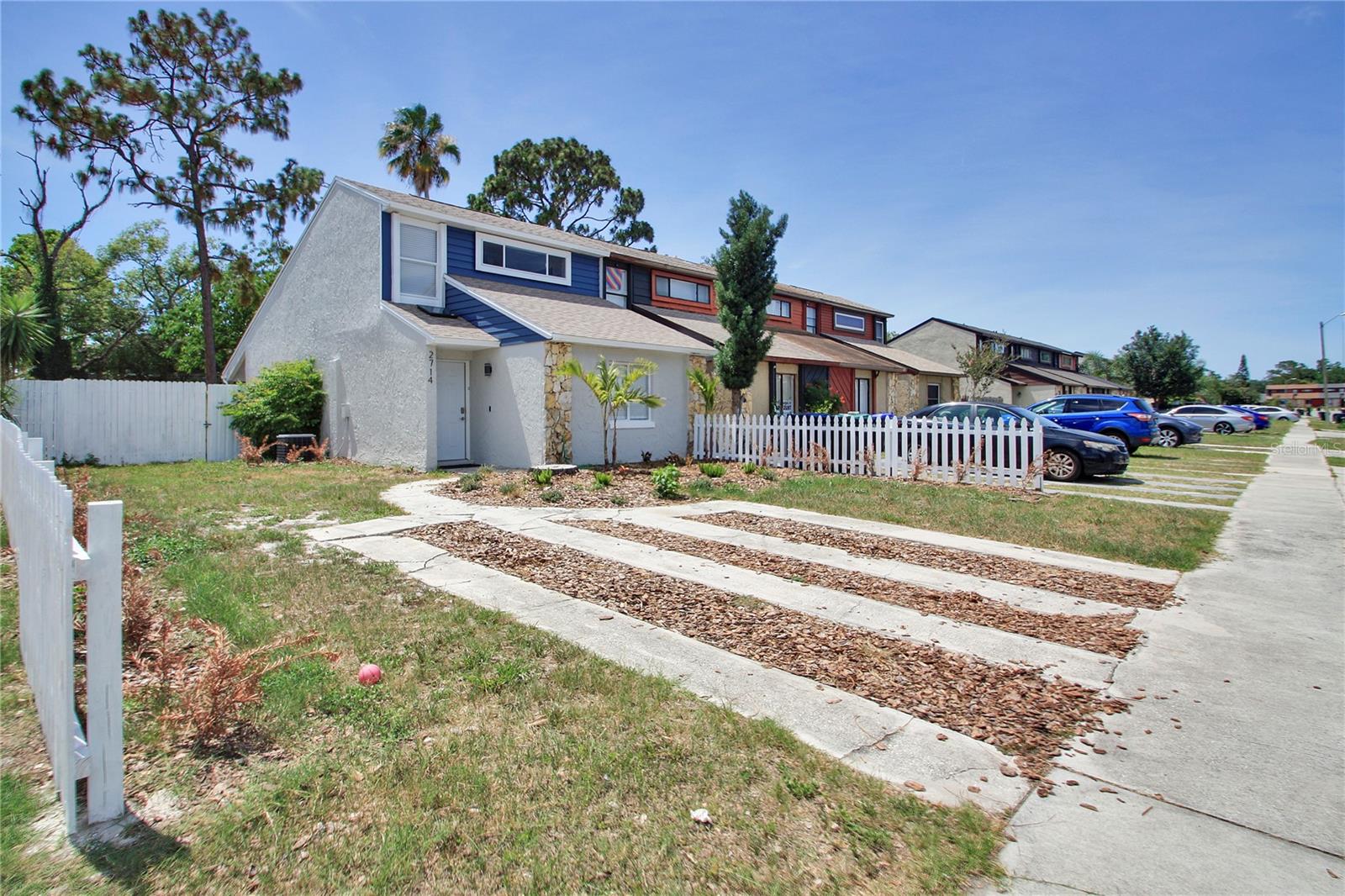 2714 HUNT CLUB LANE